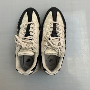 Women's Nike Air Max 95 sneakers in a White Black Gunsmoke color way. Size 7